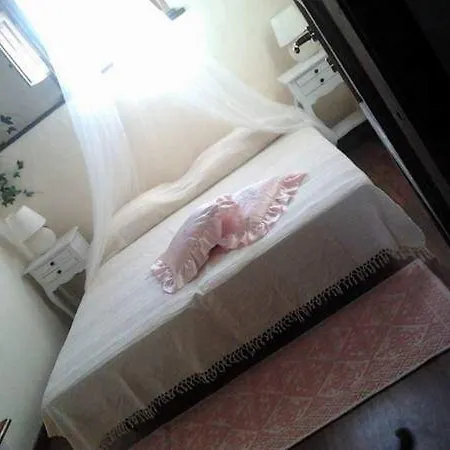 Domus Maria בית הארחה *